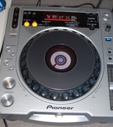 Pioneer CDJ-800MK2 – klasyczny odtwarzacz DJ z funkcją scratch