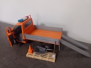 MB Sprinter z kierowcą i akcesoriami - Bruder 2677