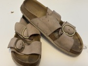 Oysho skórzane zamszowe wyprofilowane klapki