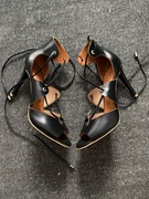 Ryłko nowe skórzane szpilki sandały wiązane na kostce 40