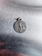 Stary medalik Madonna z Dzieciątkiem 