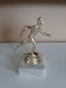 Figurka statuetka trofeum biegacza