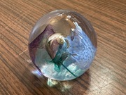 Śliczna szklana kula ozdoba przycisk do papieru 