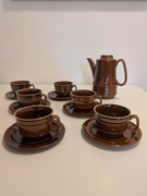 Brązowy komplet PRL: dzbanek + 6 filiżanek i spodków, Pruszków