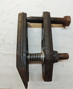 Solidny ściągacz do sworzni