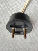 Wtyczka z bakelitu lampki samochodowej  z czasów PRL-u 