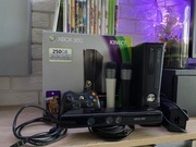 Xbox 360 250 GB – PAD + Kinect + 2 mikrofony + zestaw gier GRATIS