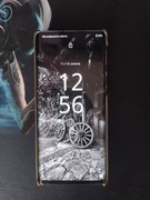 Sharp R6  ekran OLED 240 Hz