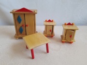 Drewniane mebelki GOKI - szafa, stoliki - Dollhouse