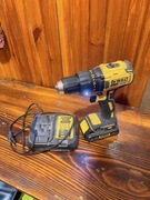 DeWalt DCD777 - zestaw wiertarko wkrętarka, akumulator i ładowarka