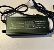 Ładowarka do akumulatorów litowo-jonowych SouthROL model HEX-DT-10.