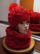 Czapka ręcznie robiona z otulaczem