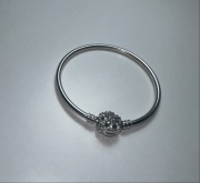 Bransoletka bangle Pandora Moments z płatkiem śniegu 17cm
