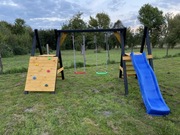 Plac zabaw dla dzieci dziecka domek ogrodowy drewniany huśtawki ślizg