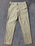 jasne spodnie casualowe materiałowe