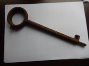stary klucz z metalu 29 cm długości