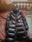 Czarny płaszczyk puchowy Moncler 