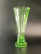 Zielony szklany wazon vintage