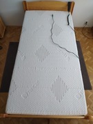 Łóżko sosnowe 100 x 200  ze stelażem i materacem