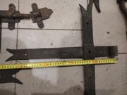 Zabytkowe stalowe okucia do drzwi /bramy/furty