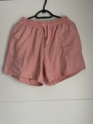 Różowe krótkie spodenkj