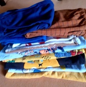 Zestaw ubrań dla niemowlaka.