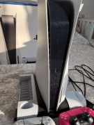 Play station 5 z napędem dwoma padami 825gb