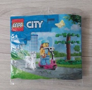 LEGO CITY 30639 Wybieg dla psów i hulajnoga