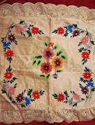 Powłoczka na poduszkę ręcznie wyszywana lata 80-te