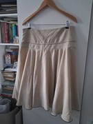 Piękna rozkloszowana spódnica