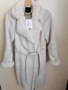 Kremowy płaszcz z wiązaniem Mohito rozm. 34