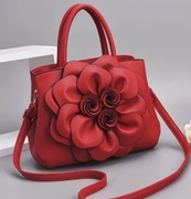 Piękna czerwona torebka z kwiatem, do ręki i na ramię. NOWA