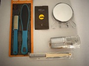 Zestaw do pielęgnacji stóp , manicure ,pedicure plus lusterko .