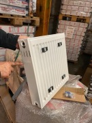 Grzejnik stalowy nowy.  Grzejniki . Kaloryfery