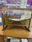 Stylowa kołyska drewniana dla lalek – ręcznie malowana, vintage