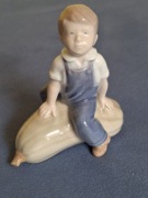 Figurka Royal Copenhagen Dania - chłopiec z dynią