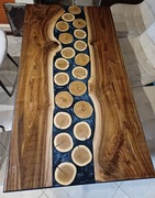 Stół kuchenny wykonany z orzecha+żywicy