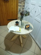 Okrągły stolik kawowy z litego drewna sosnowego – gruby blat 4,5 cm