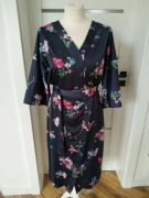 Kopertowa sukienka w kwiaty Zara