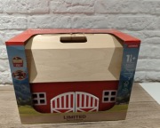 SCHLEICH 42602 Czerwona drewniana Stodoła Retro