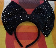 Opaska na włosy z dużą czarną kokardą ze srebrnymi cekinami sylwester