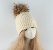 Czapka z jenotem naturalnym beige