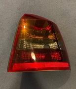 Dymiona lampa (prawy tył). Opel Astra G Hatchback.