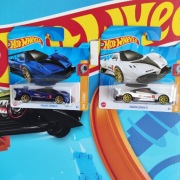 Zestaw 2x Hot Wheels Pagani Zonda R biały niebieski HKJ36 HKK83 Mattel