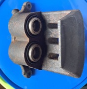 Zacisk hamulcowy przedni Lexus IS200 IS300