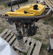 Skoczek Wacker Neuson BS50-4As honda
