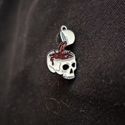 pin przypinka broszka - KAWA W CZASZCE