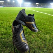 Skórzane markowe buty turfy Nike total 90 shift r 44,5 do piłki nożnej