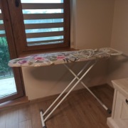 Duża deska do prasowania z kablem i wtyczką