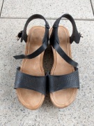 Sandały damskie czarne ażurowe koturna 